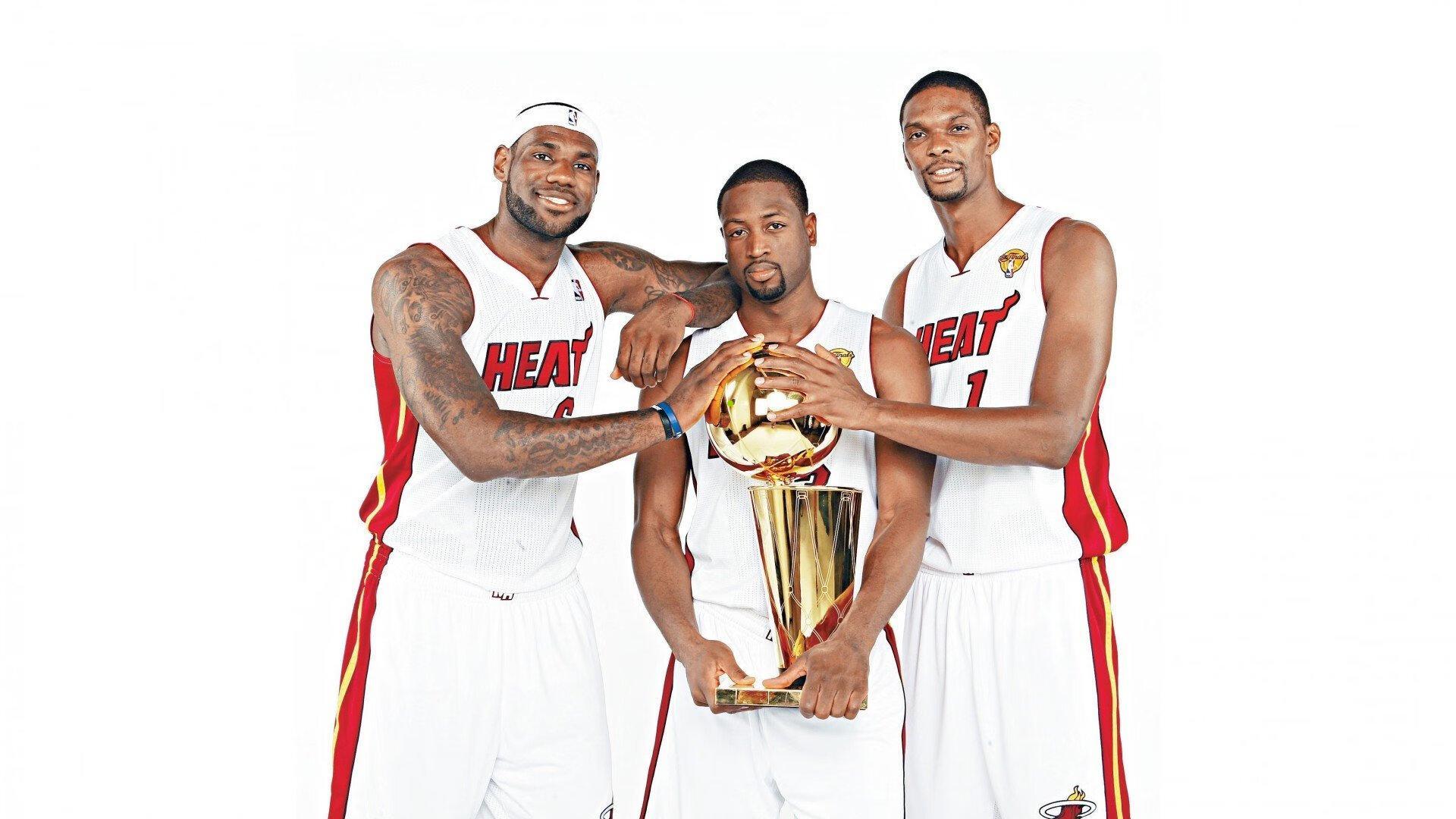 魔兽霍华德毛遂自荐?社交媒体晒穿尼克斯队服PS照引热议